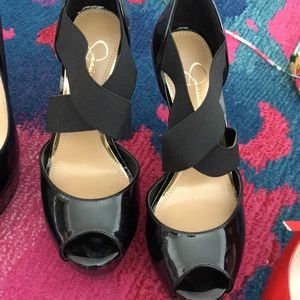 Jessica simpson blk patten leather pumps. 36 1/2